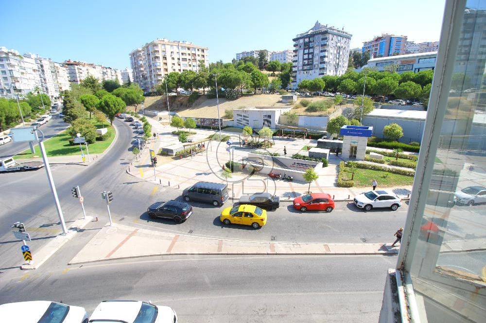 Göztepe Metro Durağı Karşısı 4+1 Satılık Daire