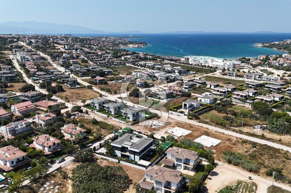 ÇEŞME DALYAN'DA HAVUZLU ÖZEL DİZAYN LÜKS 12+1 SATILIK VİLLA