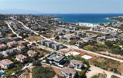 ÇEŞME DALYAN'DA HAVUZLU ÖZEL DİZAYN LÜKS 12+1 SATILIK VİLLA