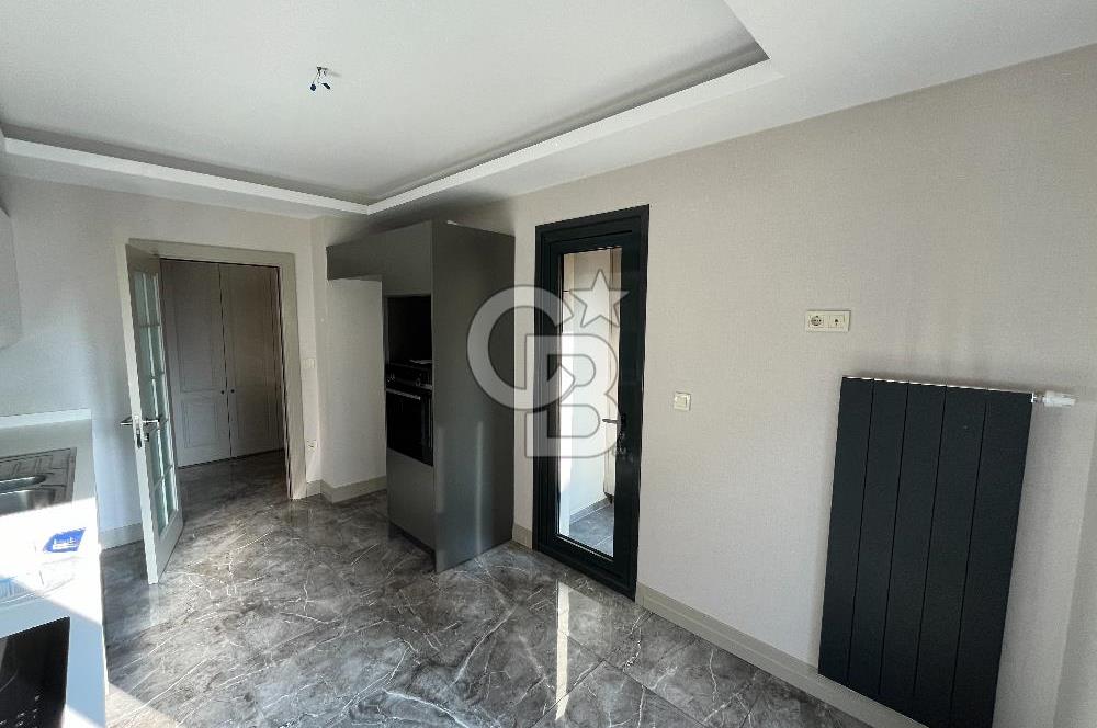 Acıbadem Koşuyolu Konaklarında Arakat Balkonlu Kiralık 3+1 Daire