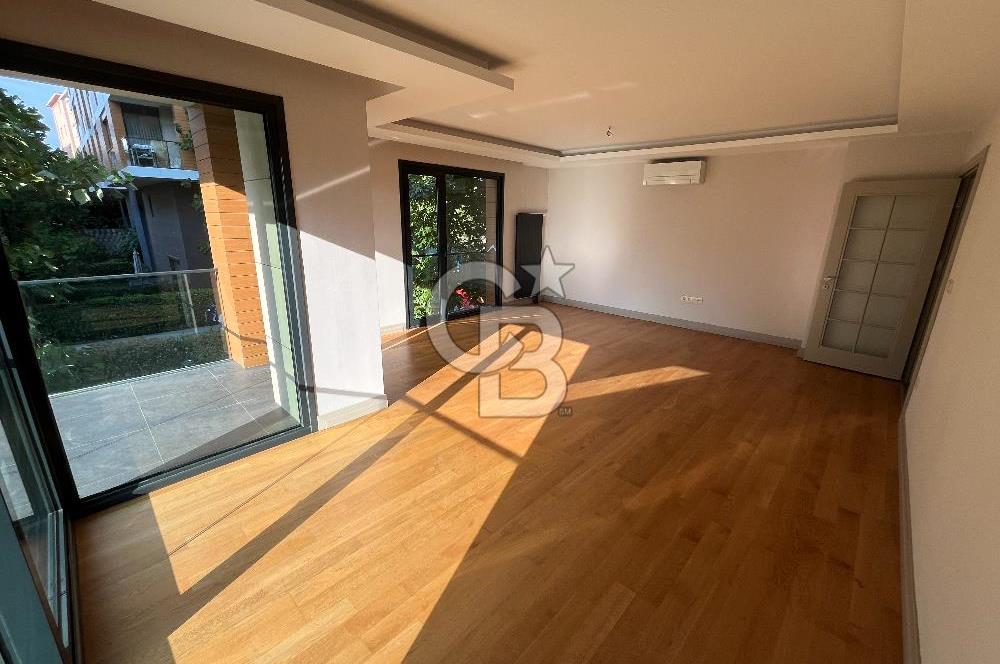 Acıbadem Koşuyolu Konaklarında Arakat Balkonlu Kiralık 3+1 Daire