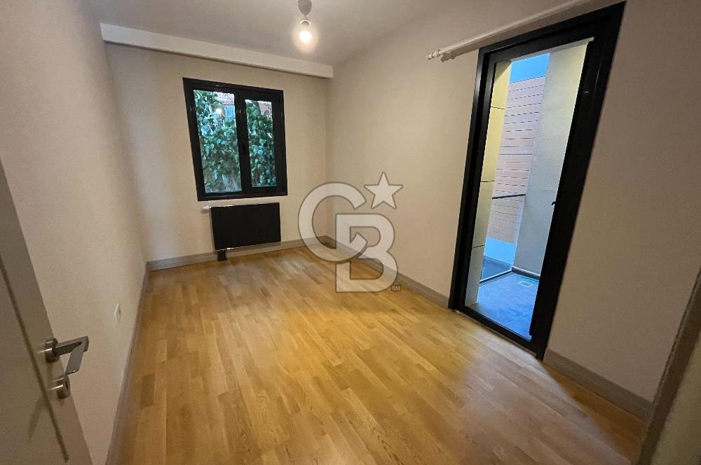 Acıbadem Koşuyolu Konaklarında Arakat Balkonlu Kiralık 3+1 Daire