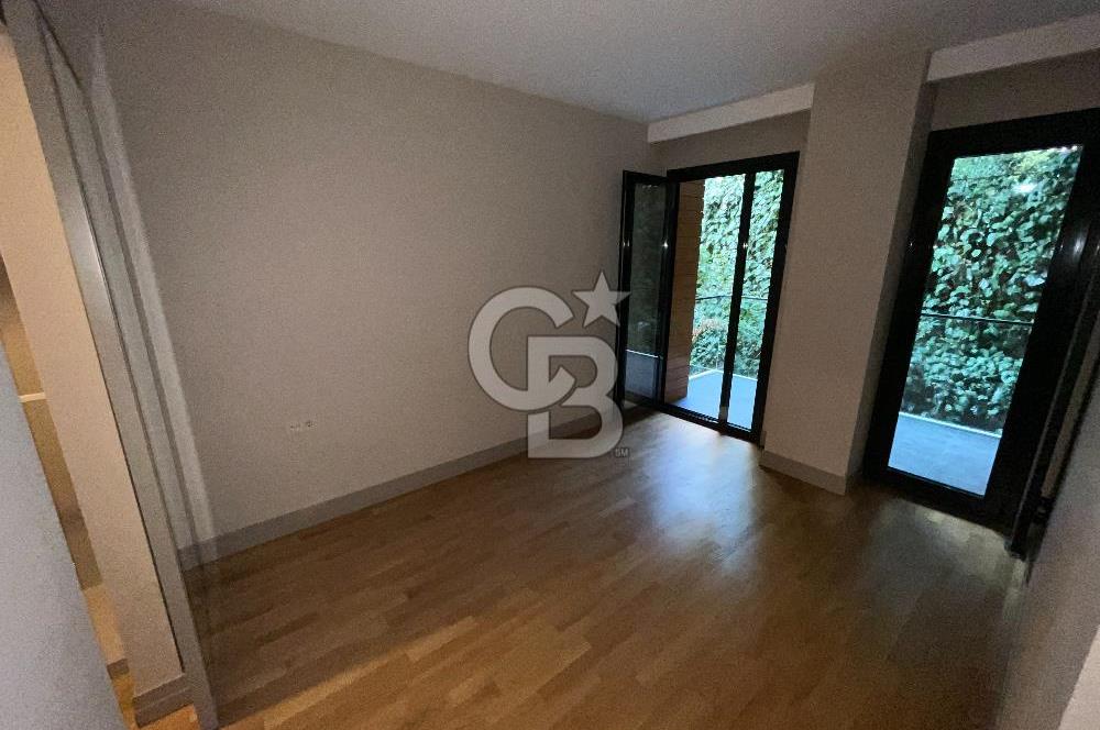 Acıbadem Koşuyolu Konaklarında Arakat Balkonlu Kiralık 3+1 Daire