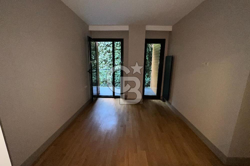 Acıbadem Koşuyolu Konaklarında Arakat Balkonlu Kiralık 3+1 Daire