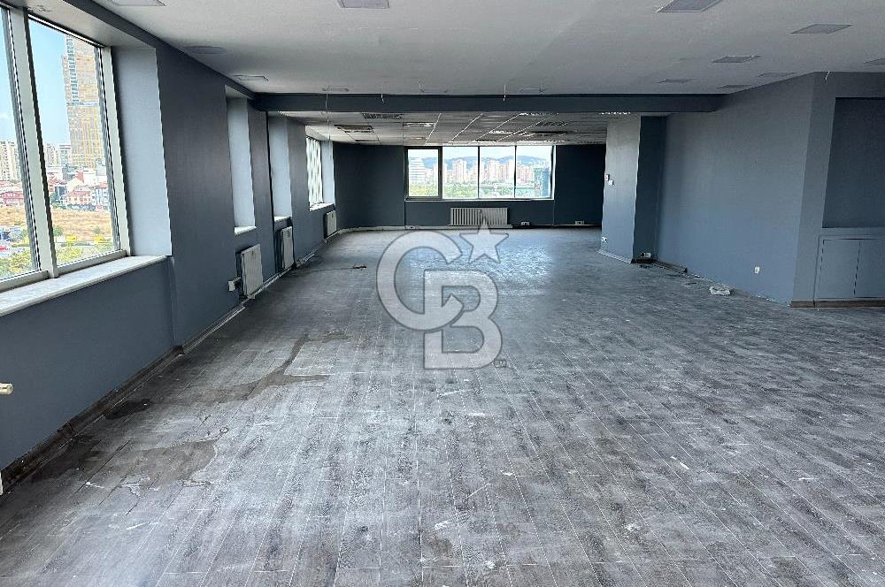 Kozyatağı E5 Üzeri Katta Tek Prestijli 300m2 Ofis Katı