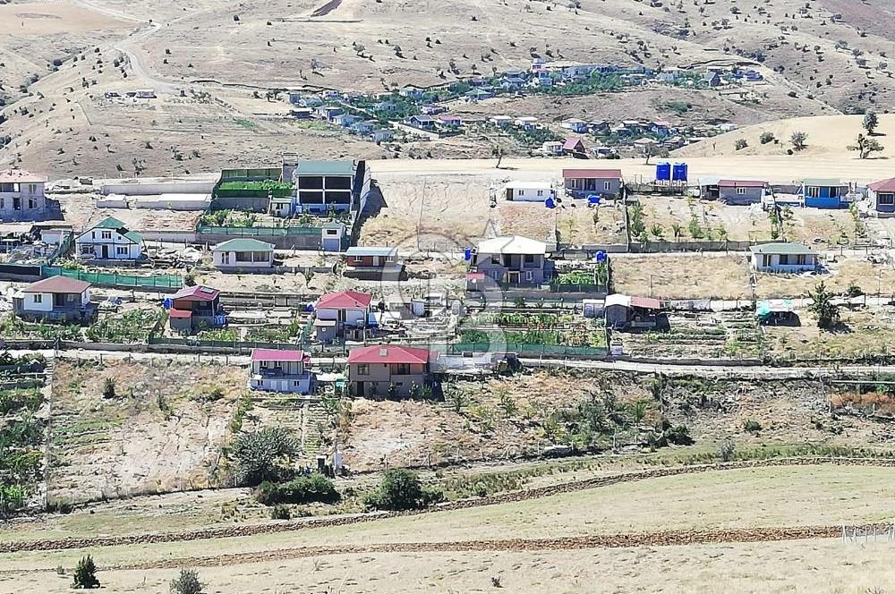 SİRKELİ YEŞİLOVA'DA ETRAFI ÇEVRİLİ ELEKTRİK-SU-YOL BULUNAN 640M2