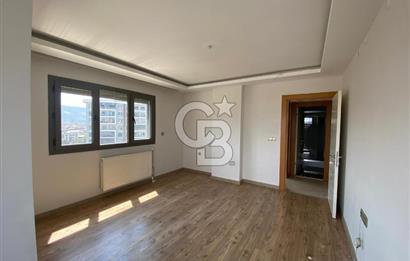 YEŞİLOVA MAHALLESİNDE FORUM BORNOVAYA ,3 DK MESAFEDE KİRALIK 2+1 DAİRE 