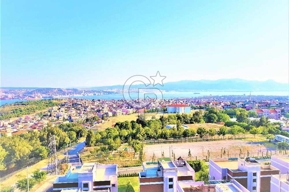 Bayraklı Yüzme Havuzlu Sitede Deniz Manzaralı 3+1 Satılık Daire