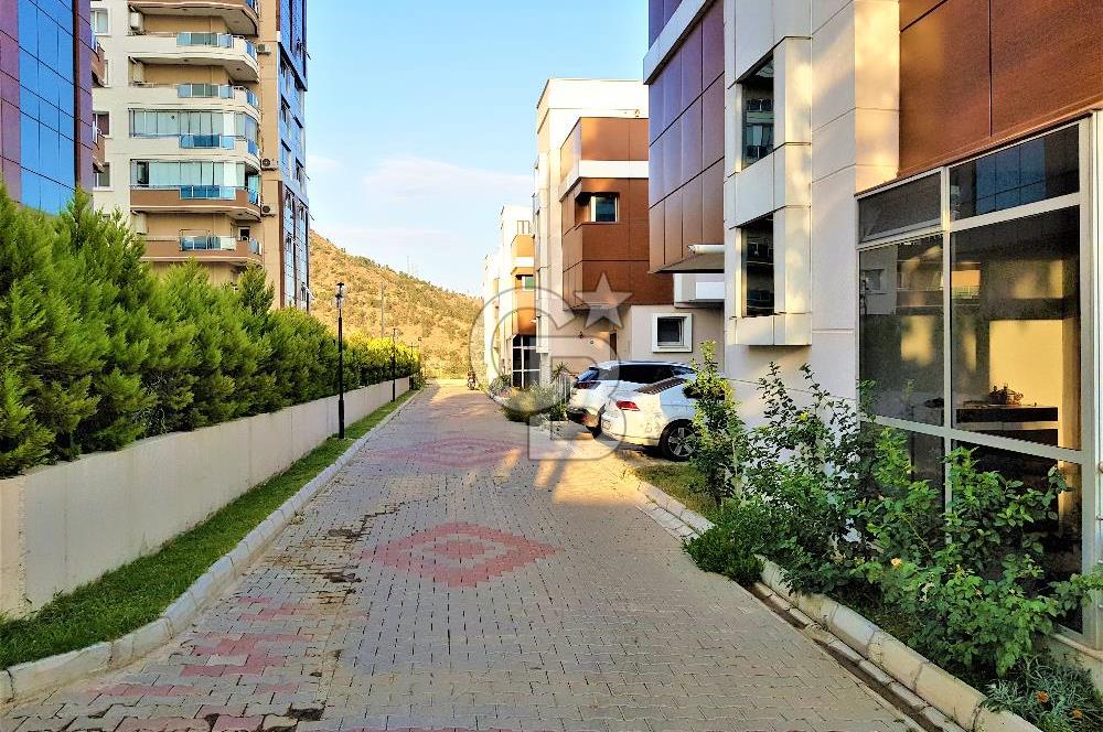 Bayraklı Yüzme Havuzlu Sitede Deniz Manzaralı 3+1 Satılık Daire