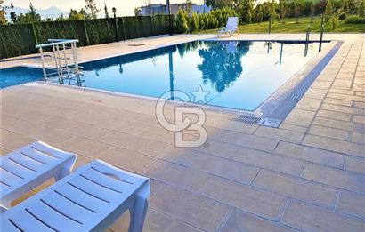 Bayraklı Yüzme Havuzlu Sitede Deniz Manzaralı 3+1 Satılık Daire