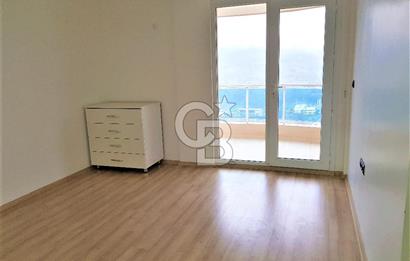 Bayraklı Yüzme Havuzlu Sitede Deniz Manzaralı 3+1 Satılık Daire