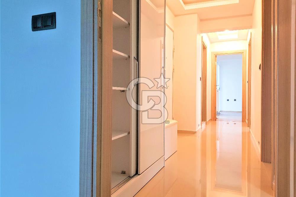 Bayraklı Yüzme Havuzlu Sitede Deniz Manzaralı 3+1 Satılık Daire