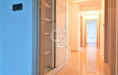 Bayraklı Yüzme Havuzlu Sitede Deniz Manzaralı 3+1 Satılık Daire