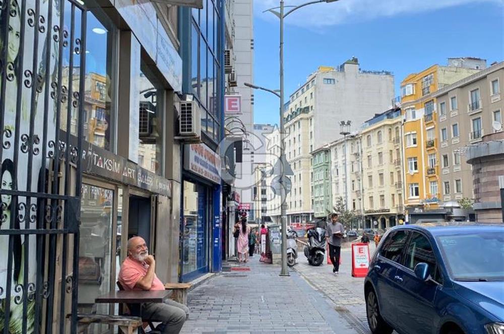 Taksim Dolapdere girişinde üzerinde Cafe, Pizza, Büfe'ye uygun