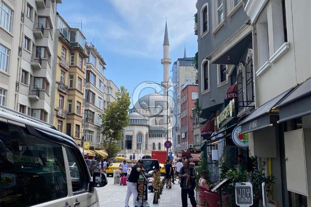 Taksim Dolapdere girişinde üzerinde Cafe, Pizza, Büfe'ye uygun