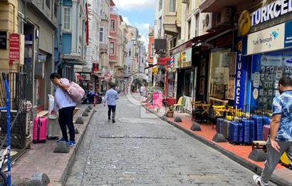 Taksim Dolapdere girişinde üzerinde Cafe, Pizza, Büfe'ye uygun