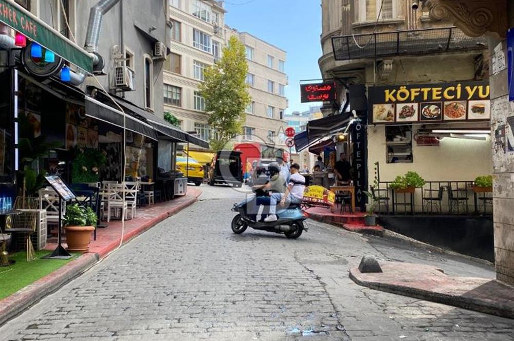 Taksim Dolapdere girişinde üzerinde Cafe, Pizza, Büfe'ye uygun