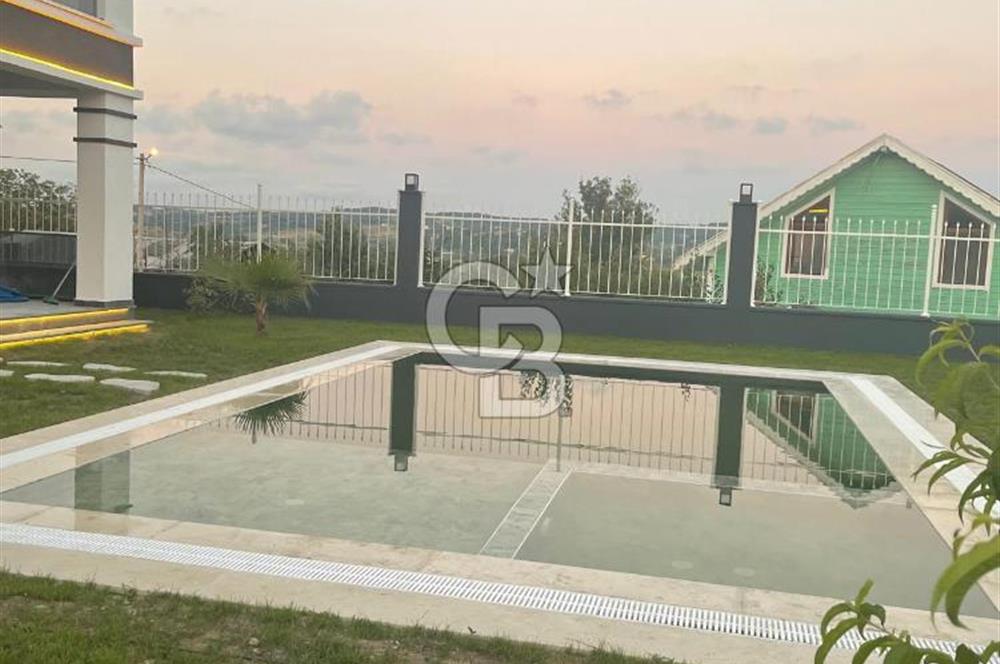 Kocaeli Kandıra'da Müstakil Havuzlu Satılık Villa