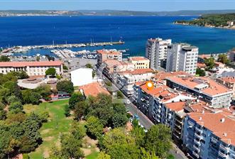 ÇANAKKALE KORDON DA 3+1 ÇİFT CEPHE SATILIK GENİŞ DAİRE