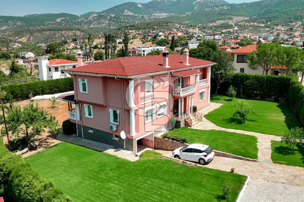 BUCA KAYNAKLARDA 2200 M2 ARSA İÇERİSİNDE 7+1 SATILIK MÜSTAKİL EV