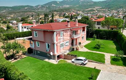 BUCA KAYNAKLARDA 2200 M2 ARSA İÇERİSİNDE 7+1 SATILIK MÜSTAKİL EV