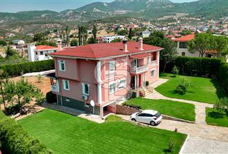 BUCA KAYNAKLARDA 2200 M2 ARSA İÇERİSİNDE 7+1 SATILIK MÜSTAKİL EV