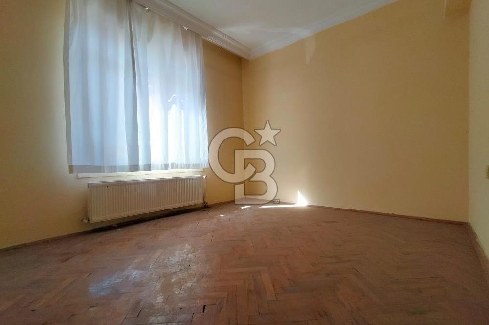 KARAPÜRÇEK CADDESİ ÜZERİNDE 3+1 SATILIK DAİRE