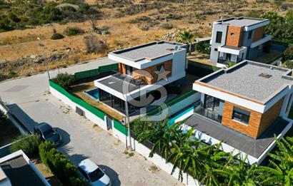 Çeşme Ildır Plajlı Havuzlu Eşyalı 3+1 350M2 Dubleks Villa