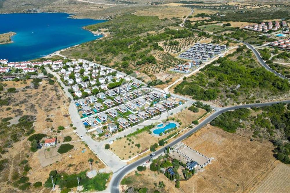 Çeşme Ildır Plajlı Havuzlu Eşyalı 3+1 350M2 Dubleks Villa