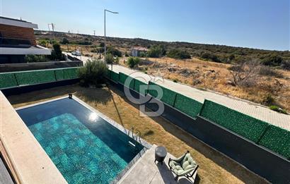 Çeşme Ildır Plajlı Havuzlu Eşyalı 3+1 350M2 Dubleks Villa