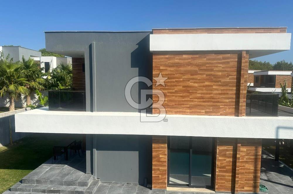 Çeşme Ildır Plajlı Havuzlu Eşyalı 3+1 350M2 Dubleks Villa