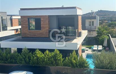 Çeşme Ildır Plajlı Havuzlu Eşyalı 3+1 350M2 Dubleks Villa