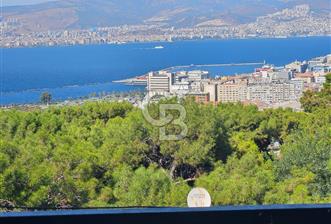 İzmir Konak'ta Deniz Manzaralı Komple Satılık Bina