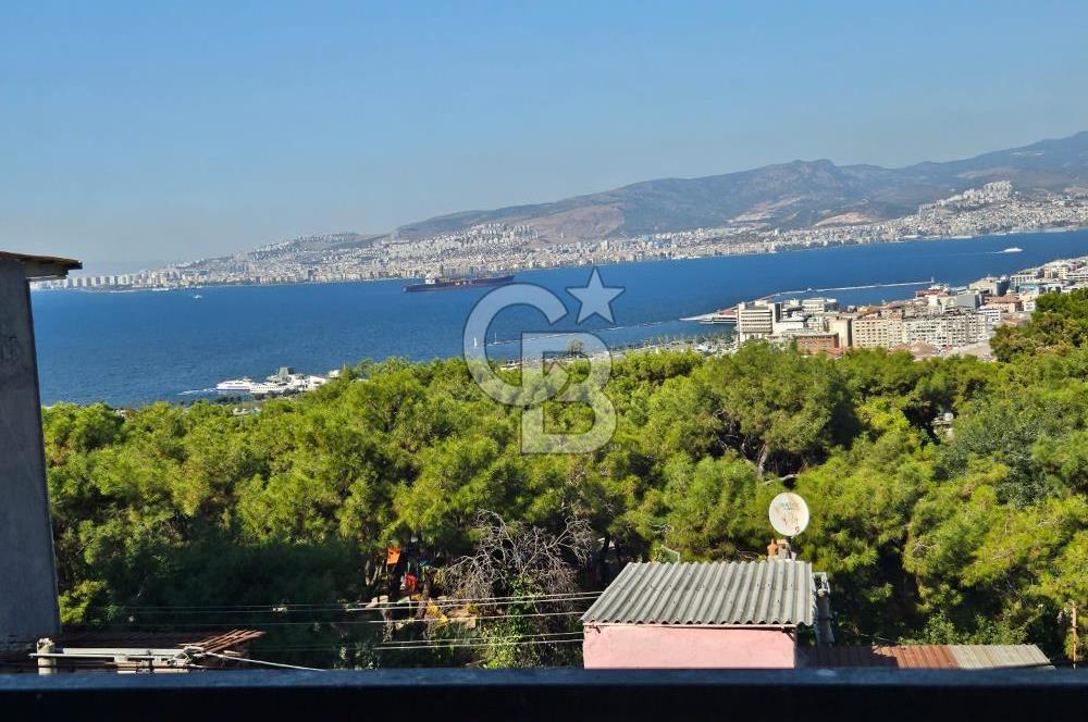 İzmir Konak'ta Deniz Manzaralı Komple Satılık Bina