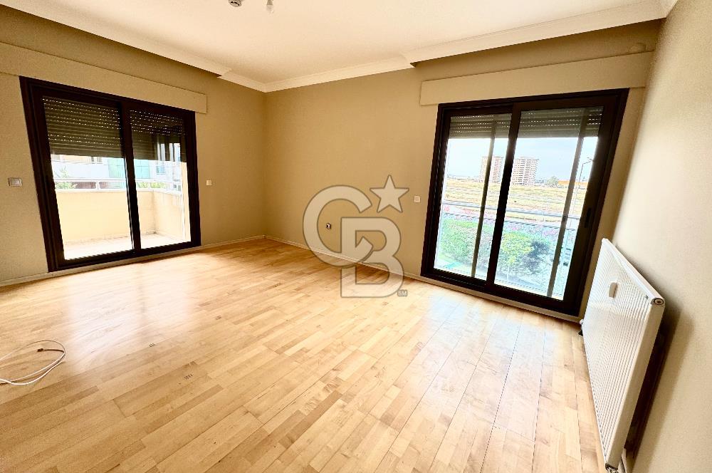 İzmir Mavişehir MAVİADA Sitesinde Kiralık 5+1 Bahçe Dubleksi