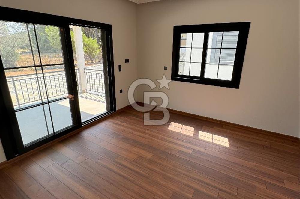 Urla'da 4+1 165 m2 Çelik Konstrüksiyon Loft Kiralık Sıfır Villa