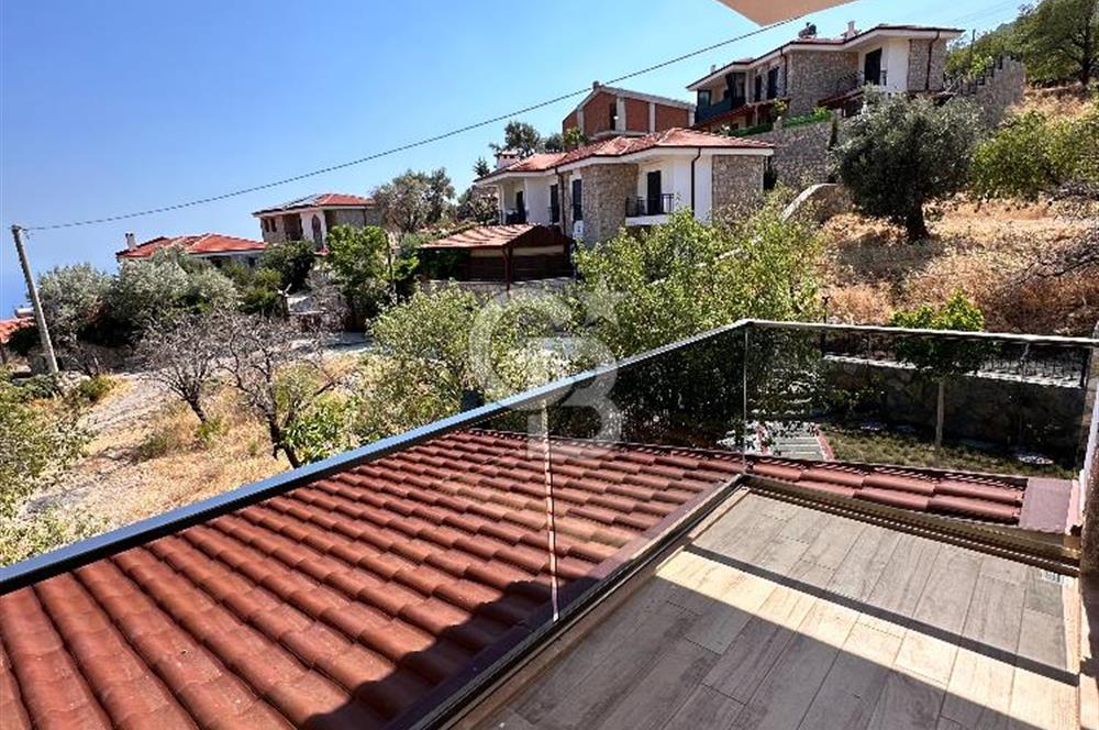 Datça Mesudiye'de Deniz Manzaralı, Havuzlu 4+1 Satılık Villa..