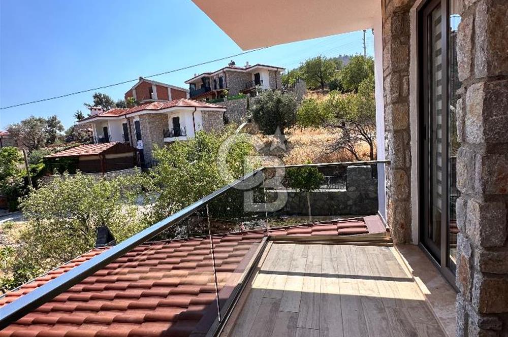 Datça Mesudiye'de Deniz Manzaralı, Havuzlu 4+1 Satılık Villa..