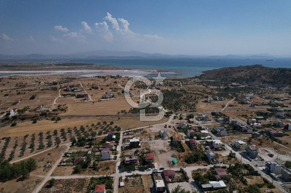 ÇANDARLI MAVİKENT BÖLGESİNDE HARİKA KONUMLU SATILIK İMARLI ARSA