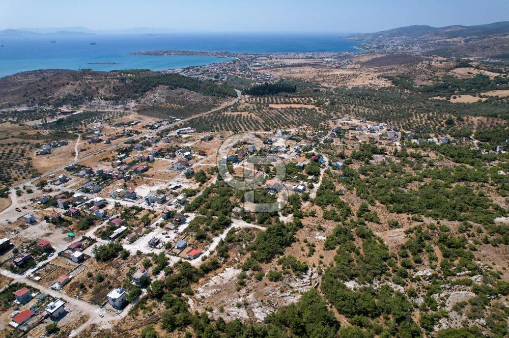 ÇANDARLI MAVİKENT'TE SATILIK VİLLA İMARLI KARE ARSA