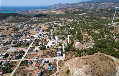 ÇANDARLI MAVİKENT'TE SATILIK VİLLA İMARLI KARE ARSA