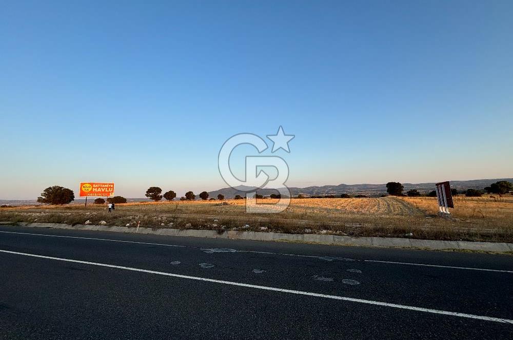 UŞAK İZMİR YOLU ÜZERİ GÜRE MEVKİİNDE SANAYİ KARŞISI YOLA CEPHELİ