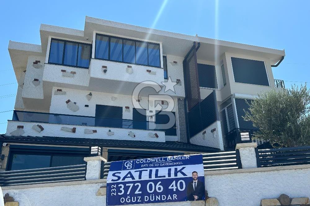 Alaçatı Panaromik Deniz Manzaralı 8+2 Tripleks Havuzlu Villa