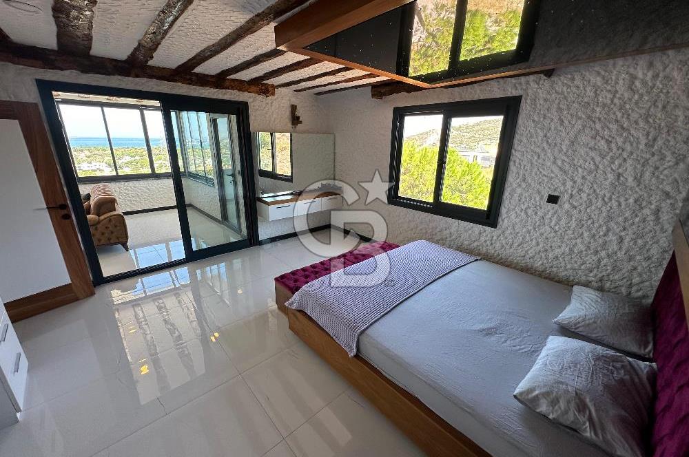 Alaçatı Panaromik Deniz Manzaralı 8+2 Tripleks Havuzlu Villa