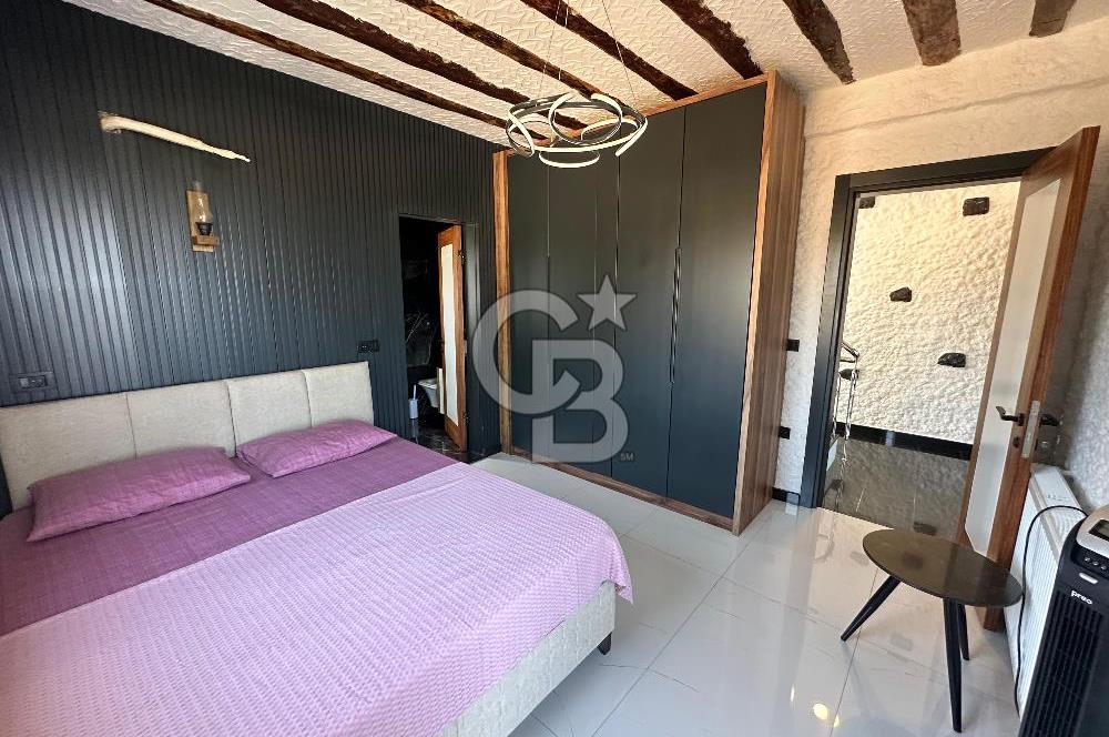 Alaçatı Panaromik Deniz Manzaralı 8+2 Tripleks Havuzlu Villa