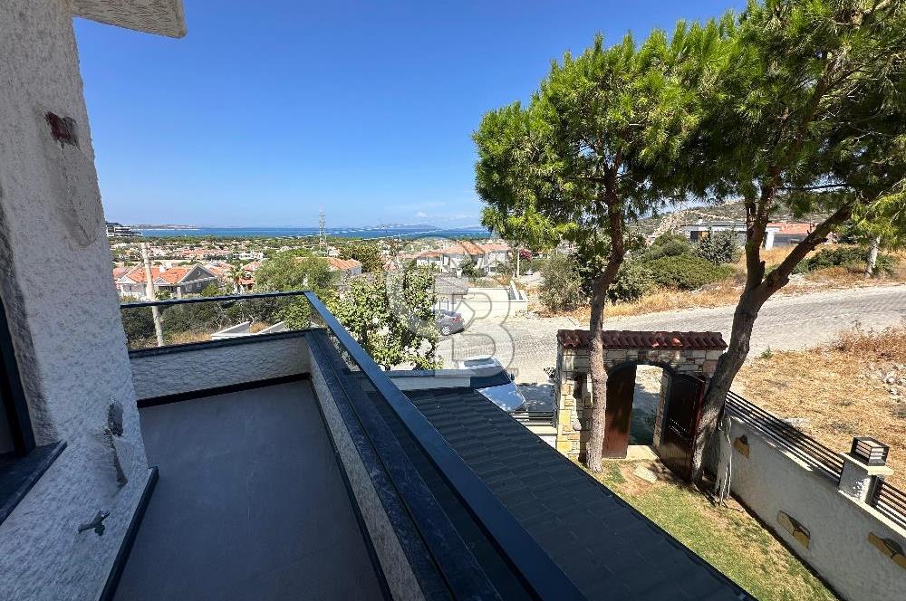 Alaçatı Panaromik Deniz Manzaralı 8+2 Tripleks Havuzlu Villa