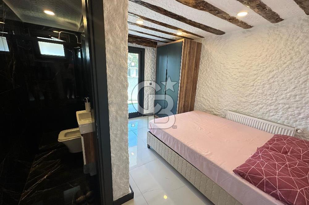 Alaçatı Panaromik Deniz Manzaralı 8+2 Tripleks Havuzlu Villa