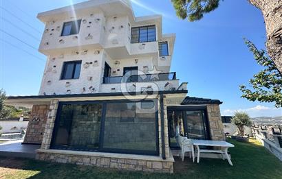 Alaçatı Panaromik Deniz Manzaralı 8+2 Tripleks Havuzlu Villa