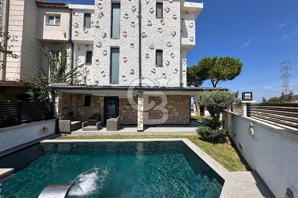 Alaçatı Panaromik Deniz Manzaralı 8+2 Tripleks Havuzlu Villa