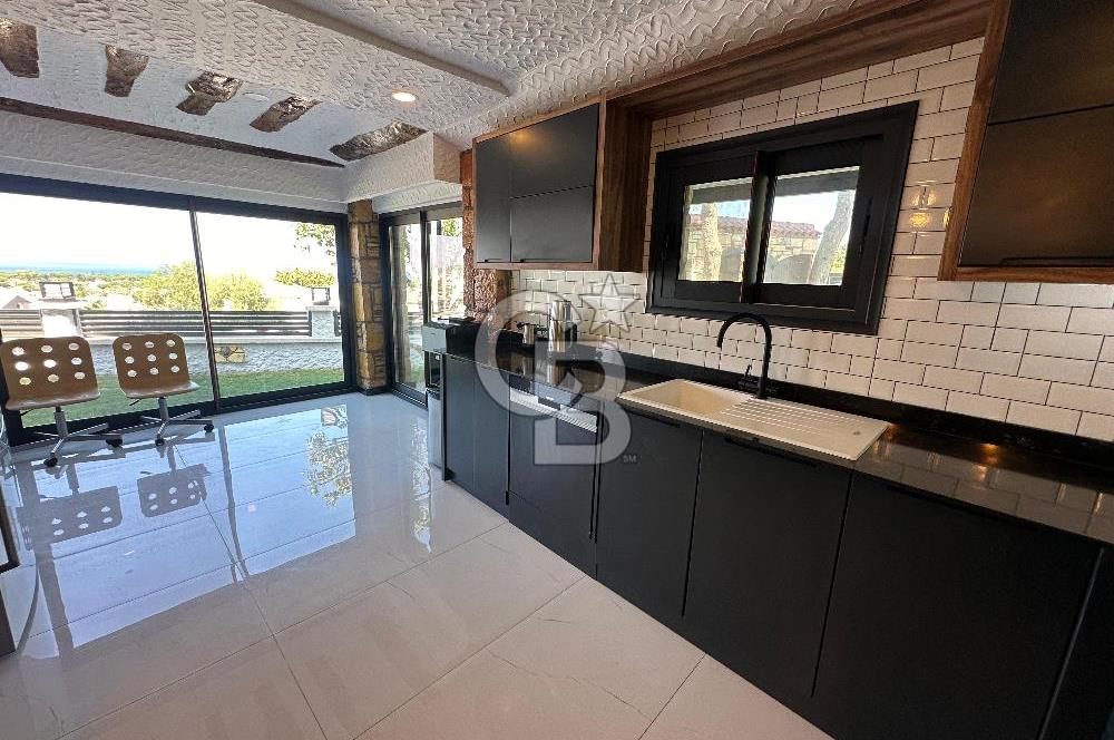 Alaçatı Panaromik Deniz Manzaralı 8+2 Tripleks Havuzlu Villa